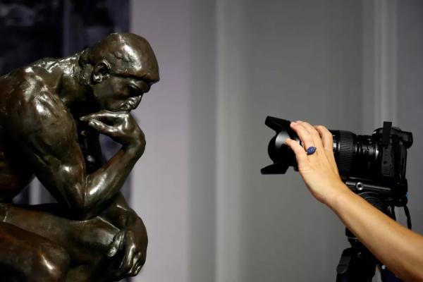 Escultura O Pensador, de Rodin, é vendida por R$ 58 milhões em leilão em Paris(Imagem:Reprodução)