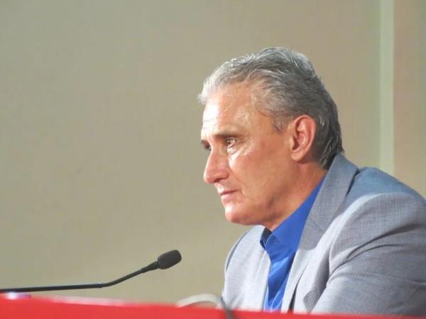 Tite em entrevista coletiva na Seleção.(Imagem:Edgard Maciel de Sá)