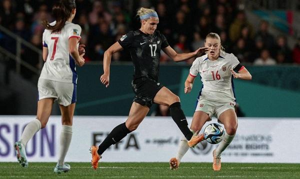 Hannah Wilkinson garante vitória das donas da casa.(Imagem:REUTERS/David Rowland)