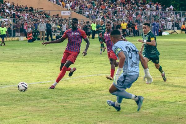 Piau&iacute; Esporte Clube conquista bicampeonato piauiense e levanta trof&eacute;u em noite de casa cheia(Imagem:Jo&atilde;o Allbert)