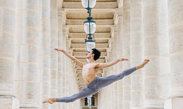 Bailarino brasileiro Marcos Souza, contratado da Opera de Paris.(Imagem:Amanda Braide/Divulgação)