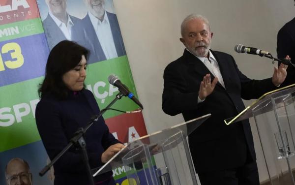Tebet ao lado de Lula quando anunciou o apoio ao petista no 2º turno.(Imagem:Maria Isabel Oliveira / Agência O GLOBO)