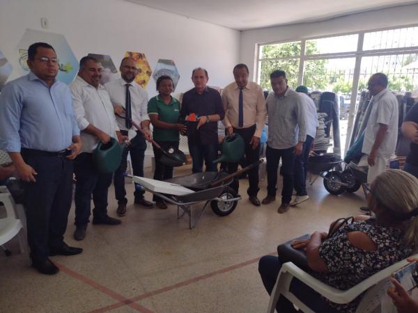 Floriano investe na agricultura familiar com a entrega de Kits de Horticultura para horticultores.(Imagem:FlorianoNews)