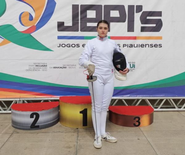 Esgrimista Larissa Bonnette(Imagem:Arquivo Pessoal)