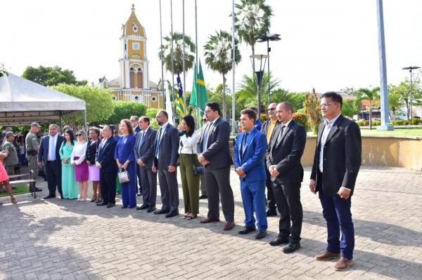 Vereadores participam da abertura da Semana da Pátria em Floriano.(Imagem:CMF)