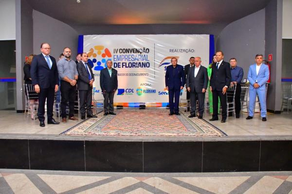 Presidente Joab Curvina representa a Câmara Municipal na IV Convenção Empresarial de Floriano.(Imagem:CMF)