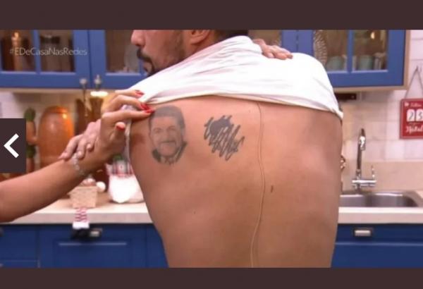 Tatuagem de Eduardo Sterblitch(Imagem:Reprodução)