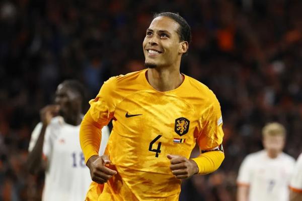 Van Dijk durante Holanda x Bélgica(Imagem:Maurice van Steen/EFE )