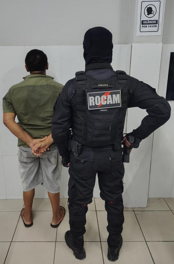 Polícia Militar cumpre mandado de prisão no bairro Taboca, em Floriano.(Imagem:Divulgação/PM)