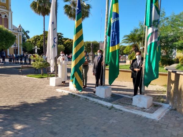 Solenidade de Hasteamento das bandeiras marca comemoração ao aniversário de Floriano.(Imagem:FlorianoNews)