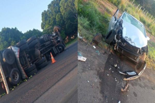 Caminhão com frutas tomba após colisão frontal com veículo em Altos(Imagem:Reprodução)