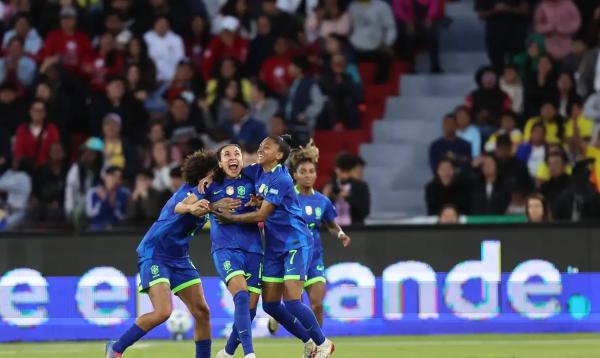 Apesar de perder pênalti, Marta faz 2 gols e é estrela da final.(Imagem:Lívia Villas Boas / CBF)