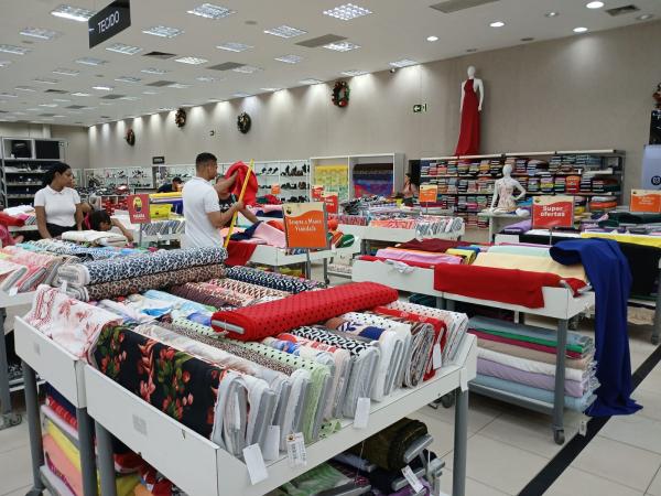 Setor de tecidos (Imagem:FlorianoNews)