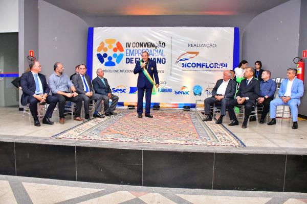  Presidente Joab Curvina representa a Câmara Municipal na IV Convenção Empresarial de Floriano.(Imagem:CMF)