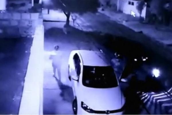 Mulher é perseguida e tem carro roubado na Zona Sul de Teresina.(Imagem:Reprodução TV Clube)