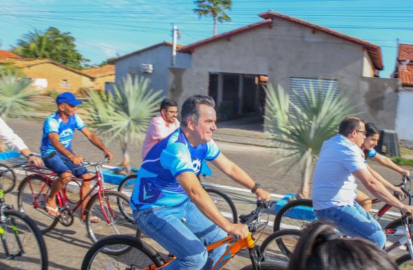 Em Caxing&oacute;, Ciro Nogueira participa de passeio cicl&iacute;stico e refor&ccedil;a entregas no munic&iacute;pio.(Imagem:Ascom)