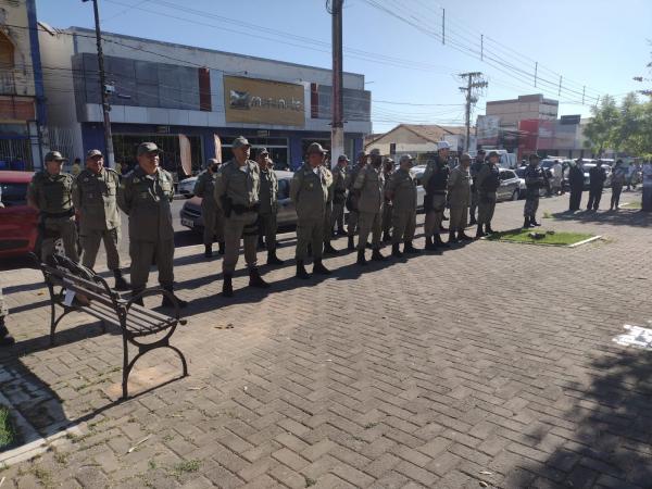 Alvorada festiva e hasteamento das bandeiras marcam abertura da Semana da Pátria em Floriano.(Imagem:FlorianoNews)