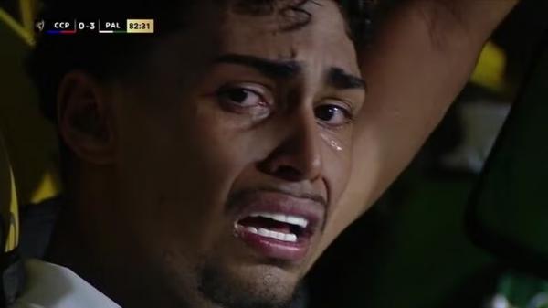 Luighi, do Palmeiras, chora ao sofrer racismo na Conmebol Libertadores Sub-20.(Imagem:Reprodução)