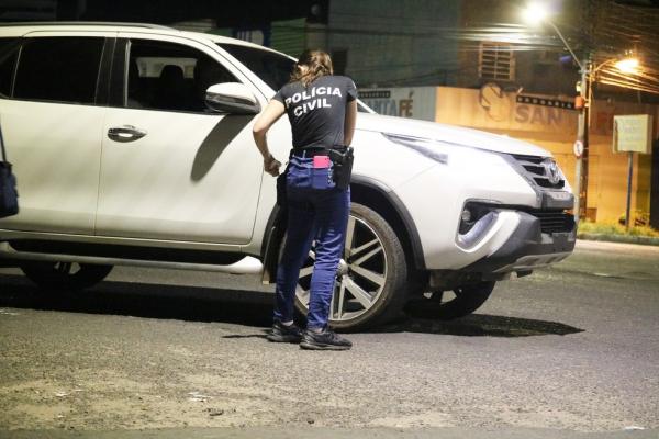 Os dois carros colidiram no cruzamento das duas avenidas. Imagens de câmeras de segurança registraram o momento em que o carro de passeio, que era conduzido pela vítima, Raimundo s(Imagem:Reprodução)