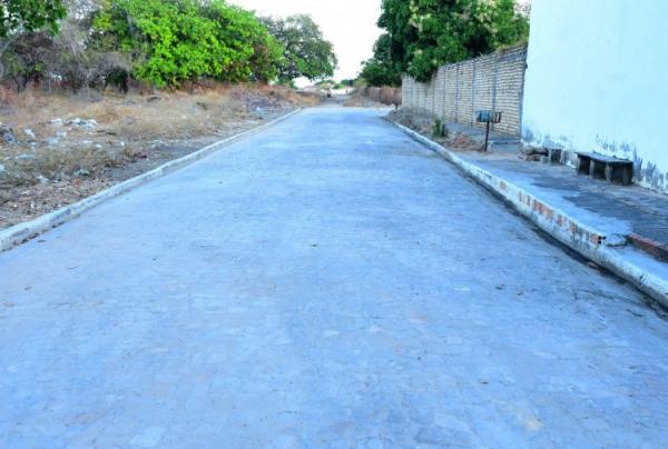 128 anos: Prefeitura de Floriano entrega quatro ruas pavimentadas no bairro Alto da Cruz.(Imagem:Secom)