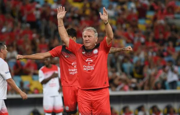  Zico comemora gol no Jogo das Estrelas no Maracanã.(Imagem: Alexandre Durão )