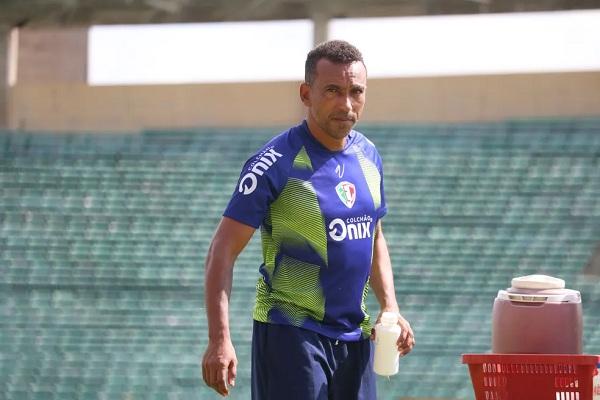 Eduardo dos Santos, treinador do Fluminense-PI.(Imagem:Julio Costa/ge)