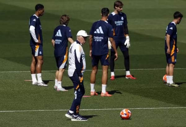 Ancelotti no treino do Real Madrid nesta terça-feira.(Imagem:REUTERS)
