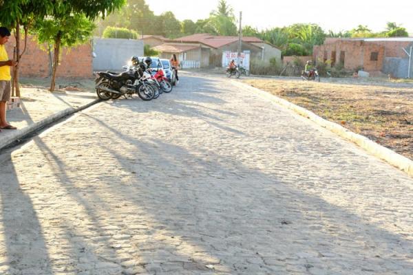 128 anos: Prefeitura de Floriano entrega quatro ruas pavimentadas no bairro Alto da Cruz.(Imagem:Secom)