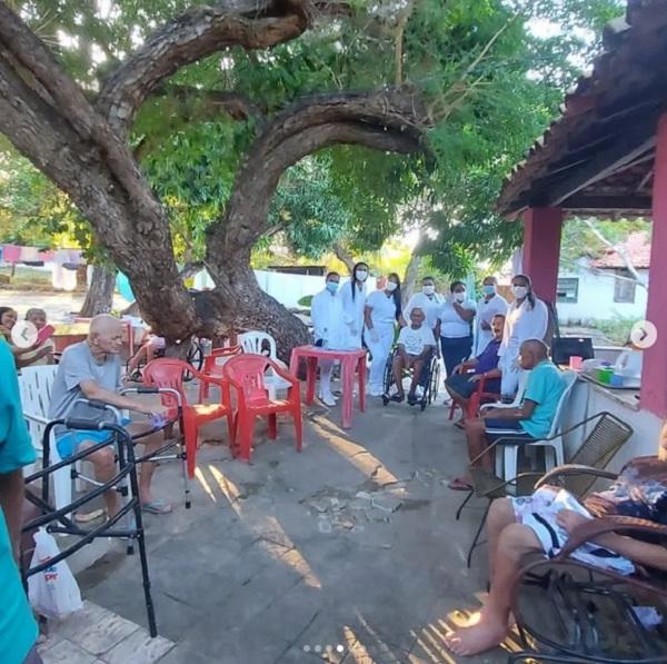 Alunos de Enfermagem do Ceep-Calisto Lobo promovem ação social em casa de acolhimento para idosos em Floriano.(Imagem:Reprodução/Instagram)