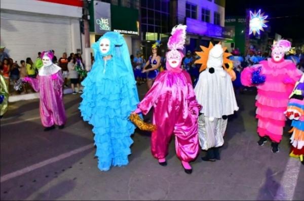 Floriano: desfile das escolas de samba leva milhares de foliões à avenida(Imagem:Reprodução/PMF)