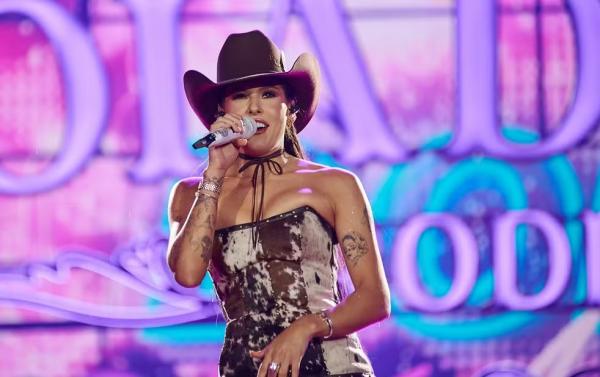 Ana Castela canta músicas inéditas durante gravação de DVD na Festa do Peão de Barretos.(Imagem:Érico Andrade/g1)
