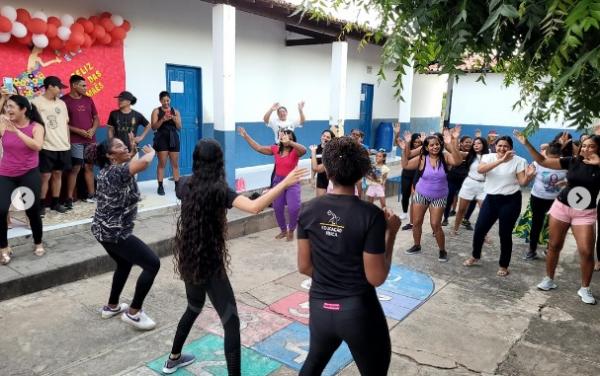 Prefeitura de Floriano realiza homenagem emocionante às mães nas escolas municipais(Imagem:Reprodução/Instagram)