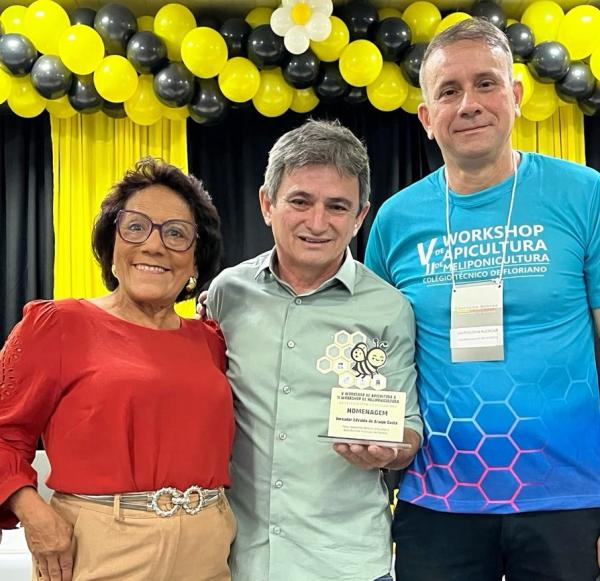 Vereador Edvaldo recebe homenagem durante workshop de apicultura em Floriano.(Imagem:Ascom)