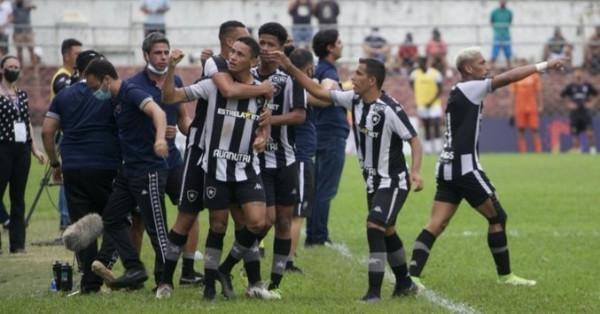 Botafogo duela contra o América-MG por vaga na semifinal(Imagem:FÁBIO DE PAULA)