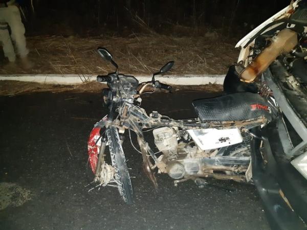 Motociclista morre após colisão com micro-ônibus no sul do Piauí.(Imagem:Divulgação/PRF)