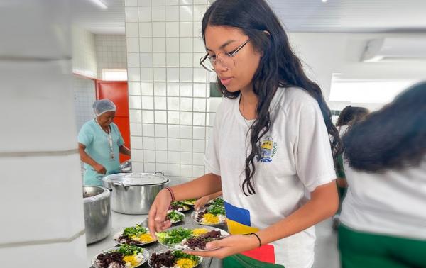 Tempo integral garante mais aprendizado e três refeições saudáveis por dia nas escolas estaduais(Imagem:Divulgação)