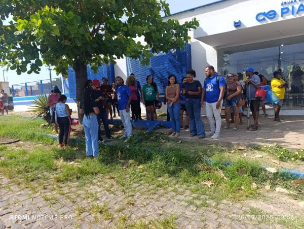 Moradores de Floriano protestam contra falhas no abastecimento de água(Imagem:FlorianoNews)