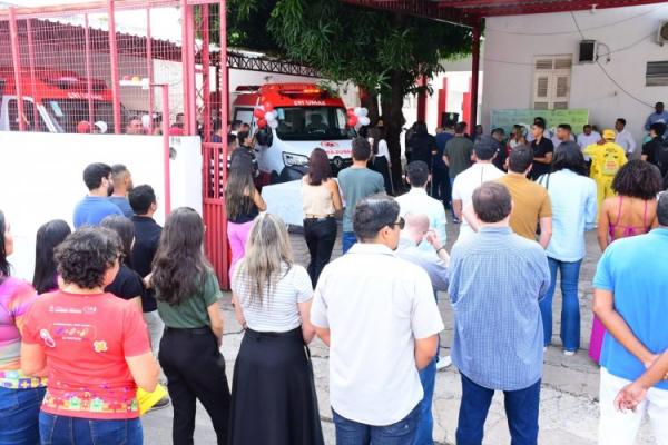 Saúde de Floriano comemora 19 anos do SAMU com entrega de duas novas ambulâncias(Imagem:Secom)