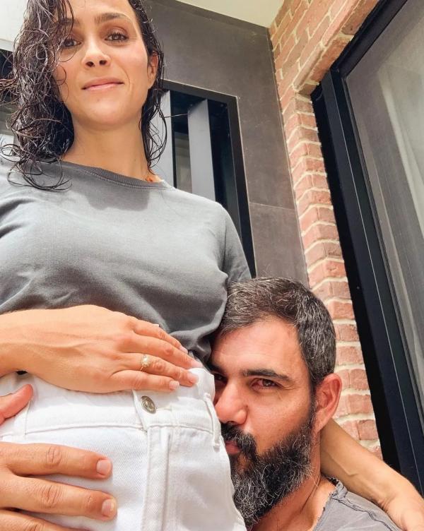 Juliano Cazarré e a esposa, Letícia, celebram a quinta gravidez.(Imagem:Reprodução/Instagram)