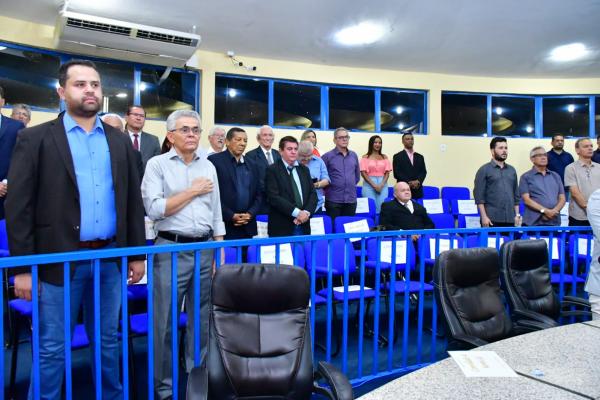 Câmara Municipal homenageia todos os vereadores de Floriano em sessão solene(Imagem:CMF)