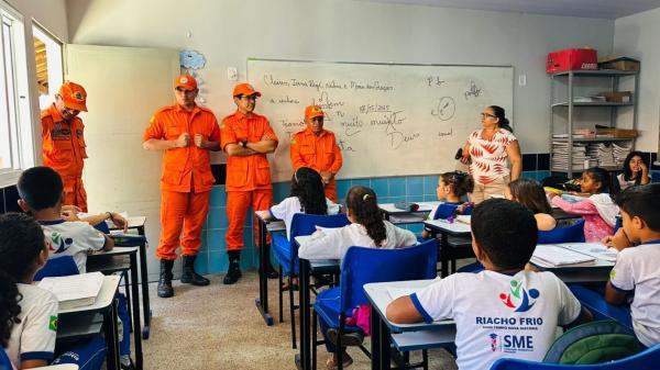 Bombeiros realizam palestras e vistoriam 140 estabelecimentos comerciais no município de Corrente(Imagem:Divulgação)