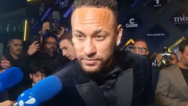 Neymar durante leilão em São Paulo.(Imagem:Reprodução)