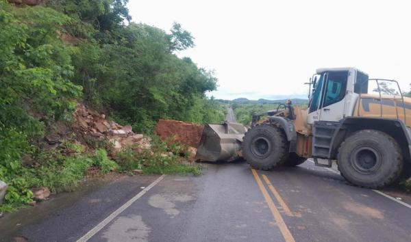 PI-221 no trecho entre Altos e Alto Long&aacute;.(Imagem:Ascom DER)