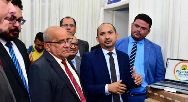Câmara de Floriano entrega equipamentos em ação de modernização e transição digital(Imagem:CMF)