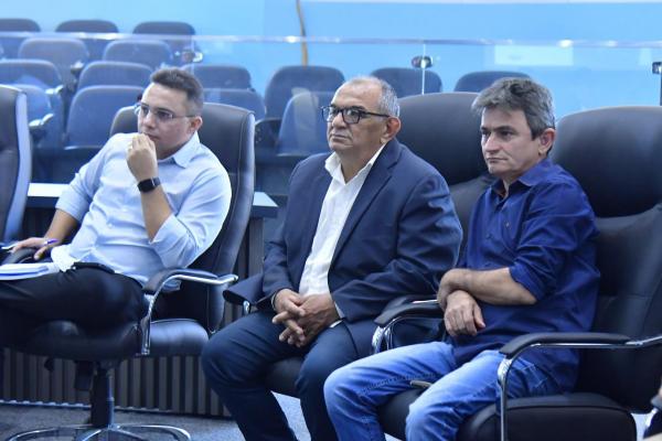 Vereadores cobram melhorias em reunião com Águas do Piauí na Câmara Municipal.(Imagem:CMF)