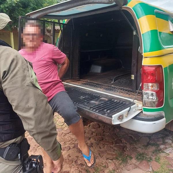 Homem é preso após jogar álcool e atear fogo na esposa na frente das filhas.(Imagem:Divulgação/PM-PI)
