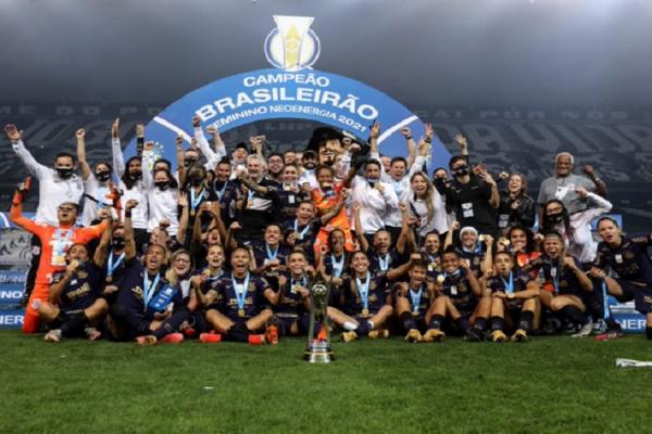 Corinthians derrota o Palmeiras com facilidade e é tricampeão brasileiro feminino(Imagem:Marco Galvão)