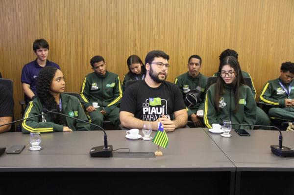 Estudantes retornam de Singapura e fortalecem pol&iacute;tica de interc&acirc;mbio educacional 