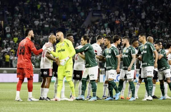 Jogadores do Palmeiras antes de jogo contra o São Paulo, pela Copa do Brasil.(Imagem:Marcos Ribolli)