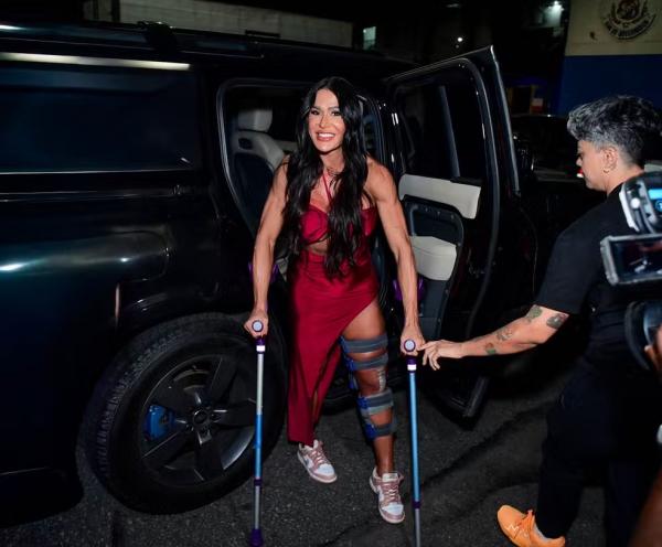 Gracyanne Barbosa chegando à quadra da União da Ilha horas antes de ser assaltada na Barra Olímpica.(Imagem:Webert Belicio/AgNews)